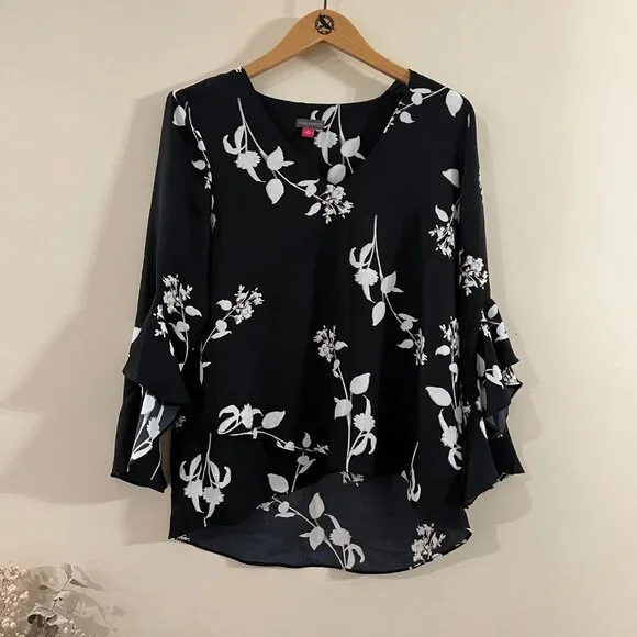 Vince Camuto Floral Ruffle Sleeve Blouse - Size M - Picture 2 of 6